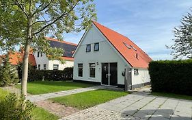 Villa met een riante tuin in Lathum